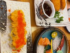 刺身盛盒（三文鱼、白极贝）-桃太郎创作料理(大坪店)