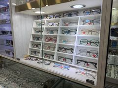 -朱师傅眼镜·蔡司·依视路·尼康(市先进店)