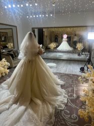 点击看大图 一字领-伯瓷皇后婚纱艺术空间