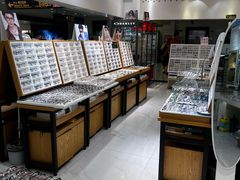 -美式眼镜·授权蔡司.依视路.尼康.豪雅.明月(人民广场店)