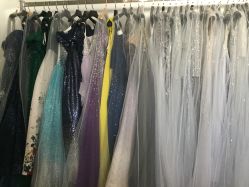 -觅白婚纱礼服馆