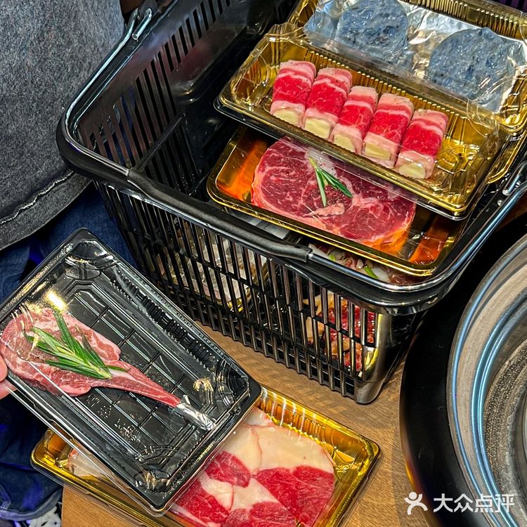 鞍山居民楼下的氛围感烤肉小店！好多新鲜玩意儿