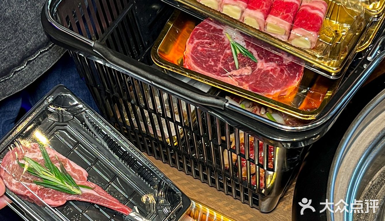 鞍山居民楼下的氛围感烤肉小店！好多新鲜玩意儿