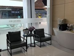 -瑞尔齿科(上海长风大悦城店)