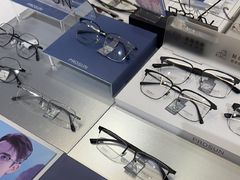 -视野联行眼镜•蔡司•依视路(温江店)