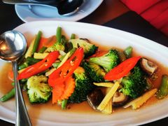 -Chom Cafe and Restaurant