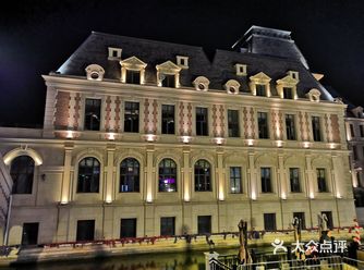 都能感受到浓浓的异国风情，这些建筑一部分为餐饮店