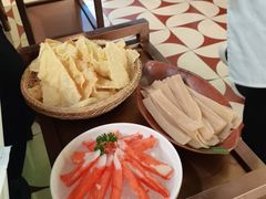 -洪氏嗨捞·广东猪肚鸡·椰子鸡火锅(西咸万象城店)