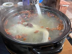 -果松木炭酸菜铜火锅·外婆参鸡汤