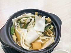 -亮亮小吃砂锅坛肉