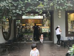 -莓园冰淇淋店