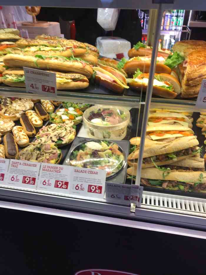 brioche doree-"巴黎街头走着走着饿了,最不愁没吃的了,连.