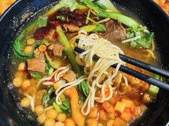 -爆炸头阿姨小四川正宗川味小吃(无任何分店)