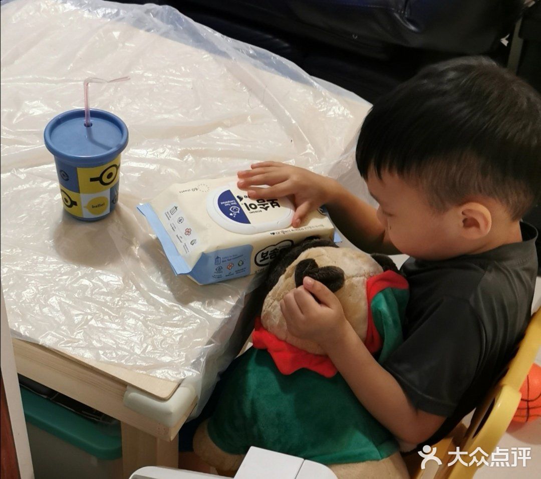自家製蜜糖雞翼和冬菇瑤柱海鮮水菜豆苗煲