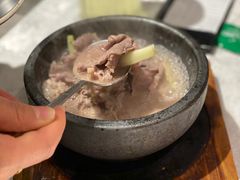 石锅胡椒浸鲜牛肉-五稻厨房粤西菜(新闻店)