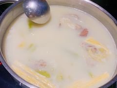 澳门猪肚小蹄煲-官也街澳门火锅(新源里店)