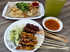 -东海岸人工湖美食村