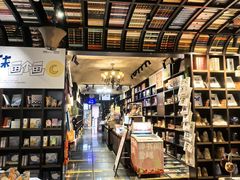 -钟书阁(松江泰晤士小镇店)