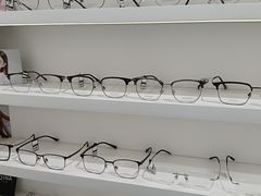 -美式眼镜·授权蔡司.依视路.尼康.豪雅.明月(南翔印象城店)