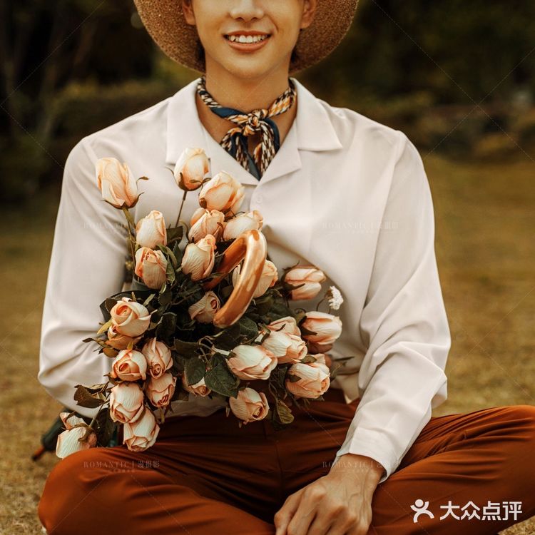 清新又不失优雅[惊叹]室外纪实婚纱照💕