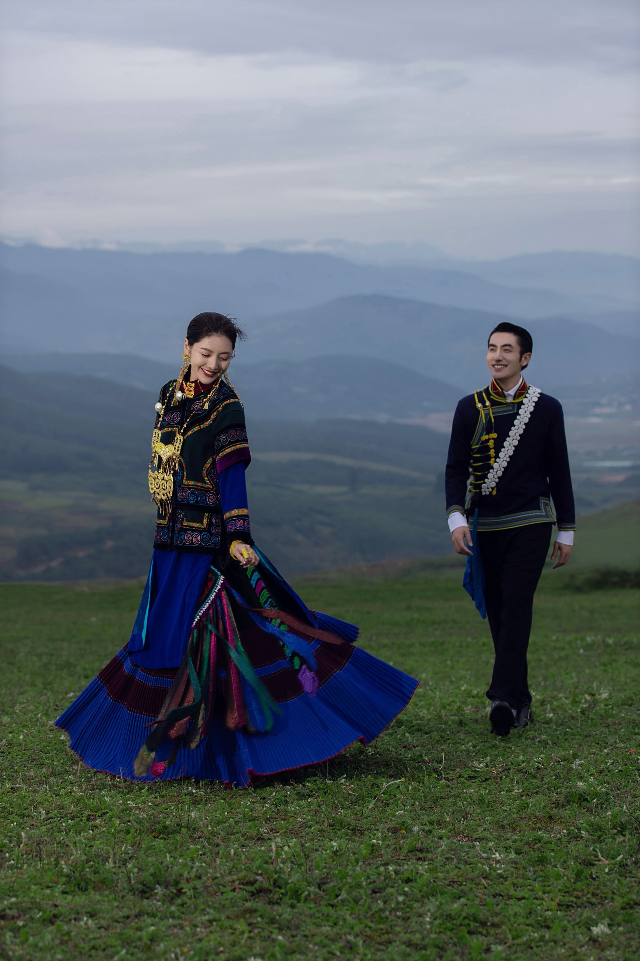 西昌彝族婚纱照