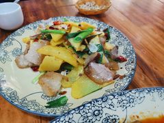土豆炒坛坛肉-将就吃农家特色土菜馆
