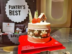 圣诞“雪国物语”草莓加高蛋糕-Pantry's Best派悦坊蛋糕(K11购物艺术中心店)