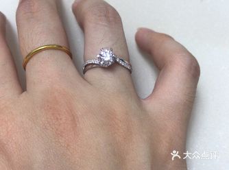 终于等到钻戒交付，没有对比过别的定制钻戒的店铺