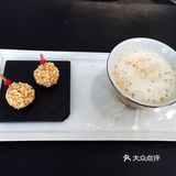 招牌的和牛漢堡，真心欣賞不來，實在是太！膩！