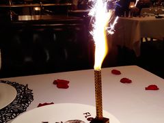 双色树莓巧克力熔岩蛋糕-福楼法餐厅FLO