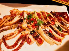 大连经典烤鱿鱼-喝丢一只鞋海鲜烧烤·海肠捞饭(东关街店)