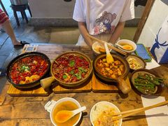 -有红鸡毛店·砂锅菜(抚琴夜市店)