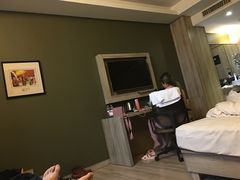 -西安大雁塔科技大学地铁站亚朵酒店