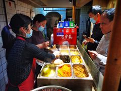 自助取餐区-三兄弟高炉烧饼