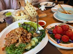 -Chom Cafe and Restaurant