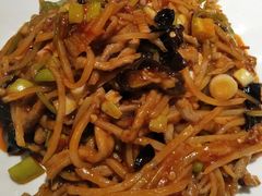 鱼香肉丝-满堂春特色餐馆