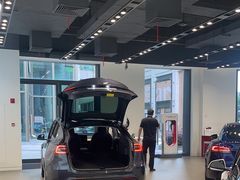 -TESLA 特斯拉(上海太古汇体验店)
