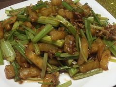 芹菜土豆炒肉-萃和楼海鲜酒店(汉口路店)