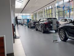 -上海宝信宝马4S店