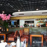 店面装修典雅、古朴，老板和服务员都很热情