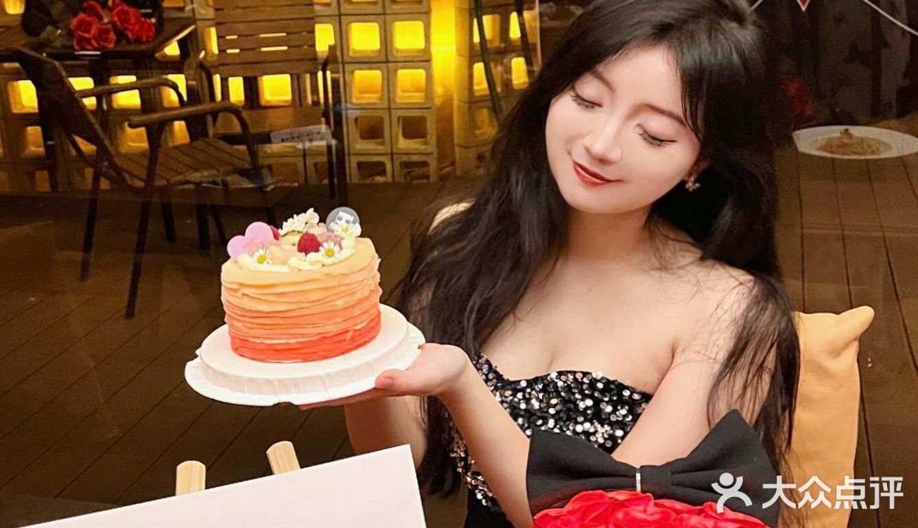 在广州吃到七夕漂亮蛋糕！🎂是水蜜桃味的🍑