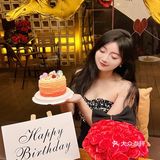 在广州吃到七夕漂亮蛋糕！🎂是水蜜桃味的🍑