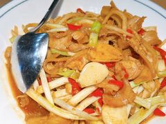 酸萝卜炒卤牛肚-坛宗剁椒鱼头(河西王府井店)