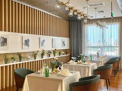 -华凌牛庄西餐厅(乌鲁木齐华凌美爵大饭店)