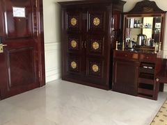 -深圳富苑皇冠假日套房酒店