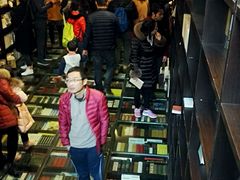 -钟书阁(松江泰晤士小镇店)