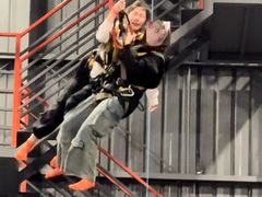 -极限PLAY运动娱乐新世界·团建派对潮玩休闲馆·室内蹦极高空游乐园