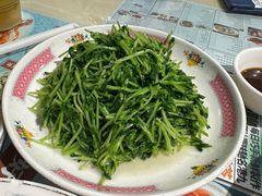 鸡油炒豆苗-细记港九宵夜大牌档(南京西路丰盛里店)