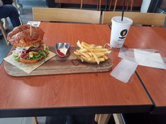 双蛋指椒牛肉汉堡-魏斯理汉堡(西安沣东吾悦店)