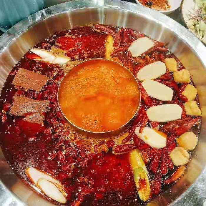 椒房火锅-"就是一个靠着装修的网红装修店吧,菜品一般.